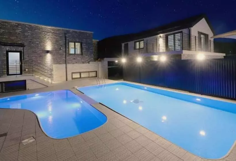 Majatalo Chuncheon Sampogil Pool Villa