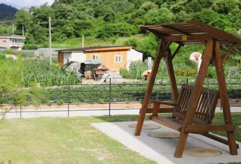 Majatalo Chuncheon Sampogil Pool Villa