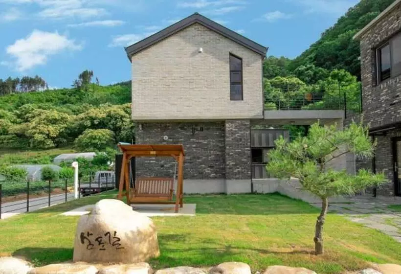 Majatalo Chuncheon Sampogil Pool Villa