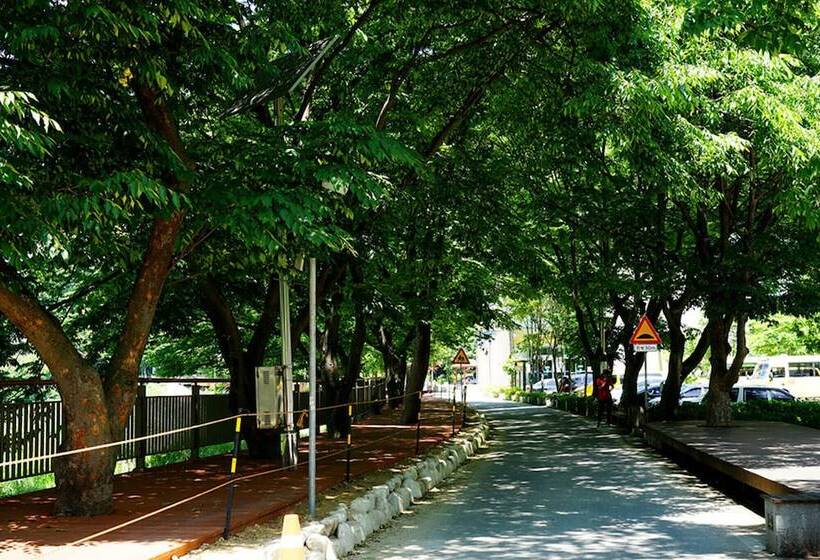 Pensió Jeonju Oraedoenmirae Guest House