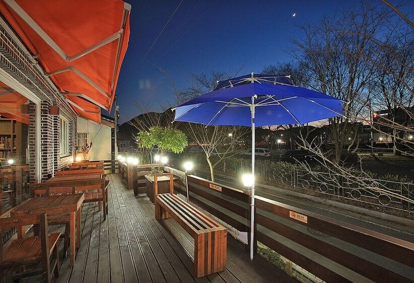 Pensió Jeonju Oraedoenmirae Guest House