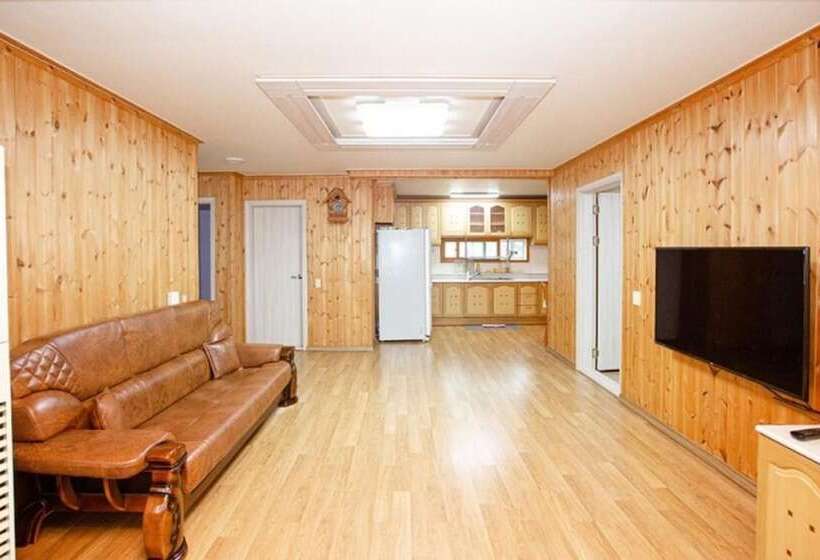 Taean Hannane Pension