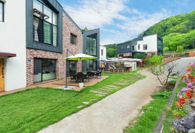 Yangpyeong Pension Abc Pool Villa