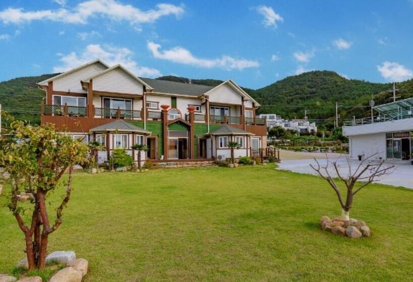 Yeosu Glow Floor Pension