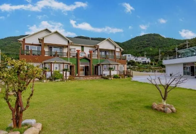 Yeosu Glow Floor Pension