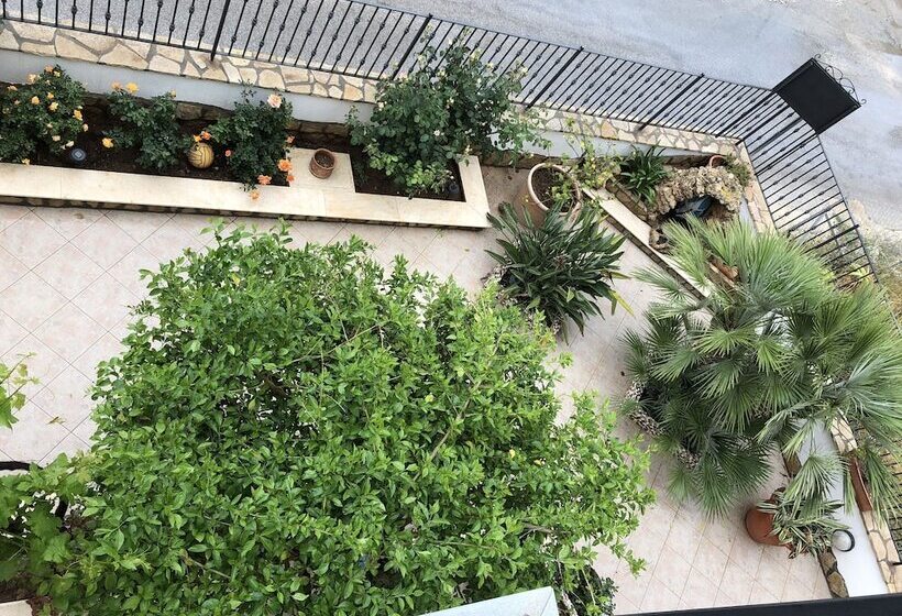 Bed and Breakfast El Nur B B   Silver Room With Private Bathroom