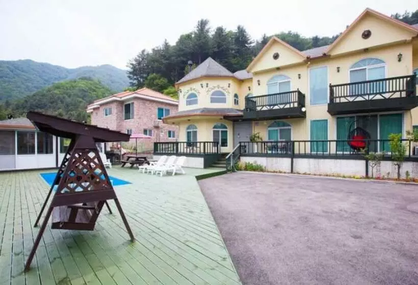 ペンション Gapyeong Eunhasuleuldamda Pool Villa