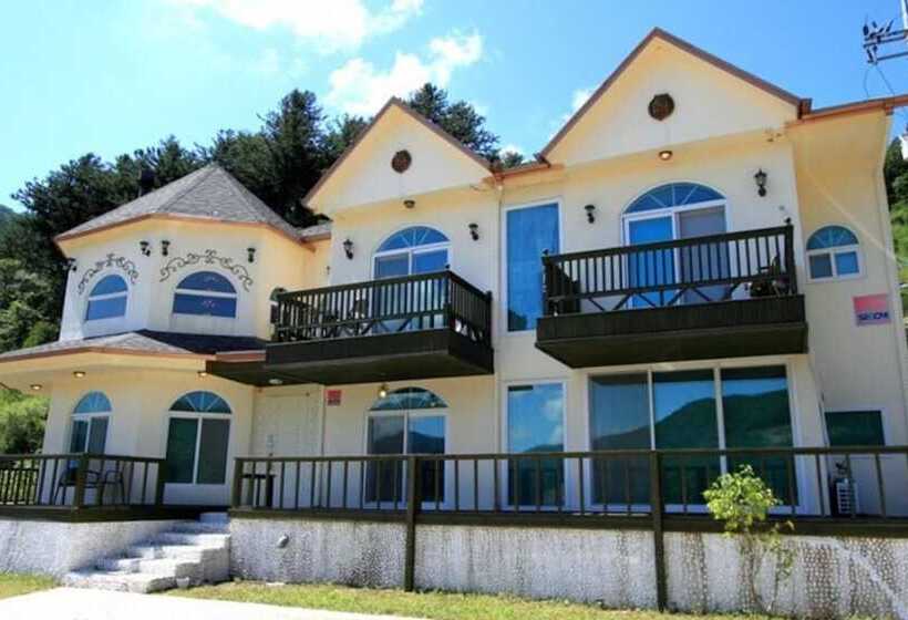 פנסיון Gapyeong Eunhasuleuldamda Pool Villa