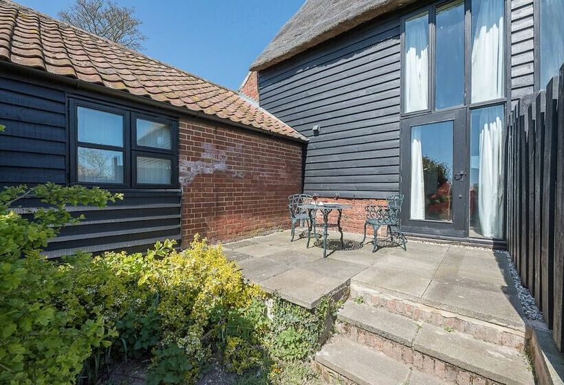 Harvest Cottage, Valley Farm Barns, Snape