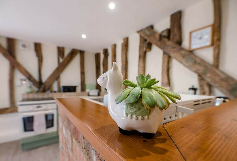 Harvest Cottage, Valley Farm Barns, Snape