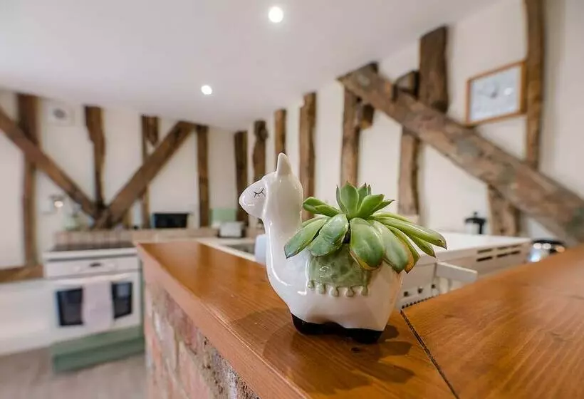 Harvest Cottage, Valley Farm Barns, Snape