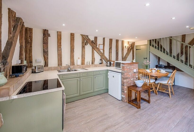 Harvest Cottage, Valley Farm Barns, Snape