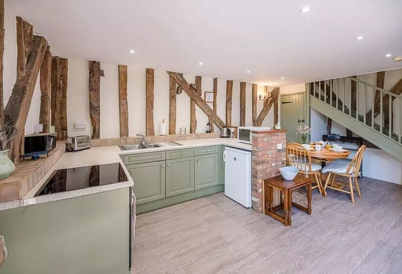 Harvest Cottage, Valley Farm Barns, Snape