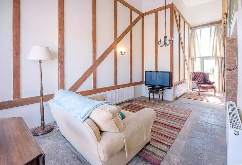 Harvest Cottage, Valley Farm Barns, Snape