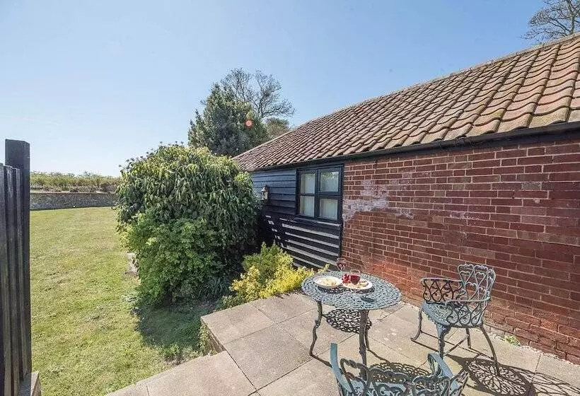 Harvest Cottage, Valley Farm Barns, Snape