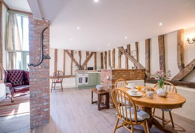 Harvest Cottage, Valley Farm Barns, Snape