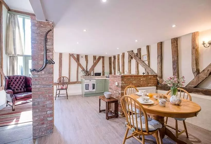 Harvest Cottage, Valley Farm Barns, Snape