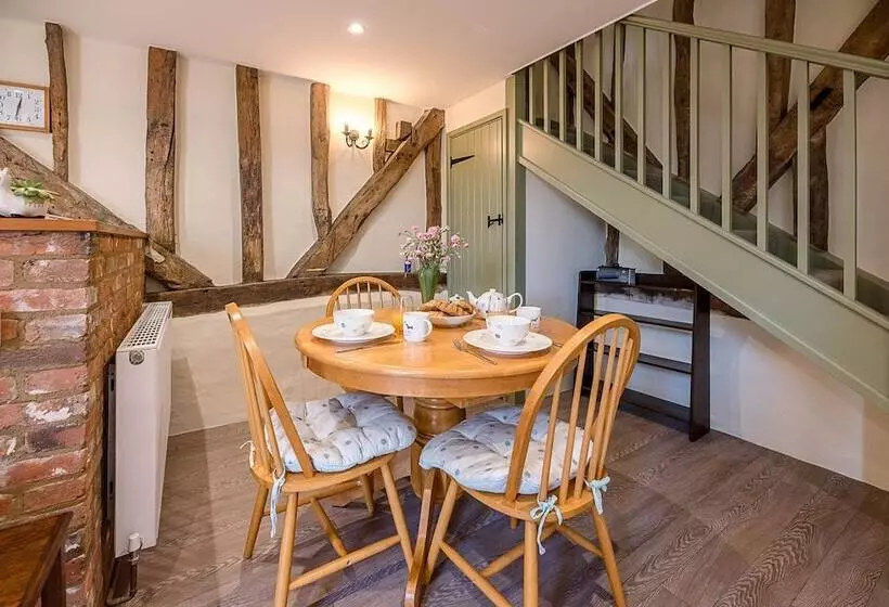 Harvest Cottage, Valley Farm Barns, Snape