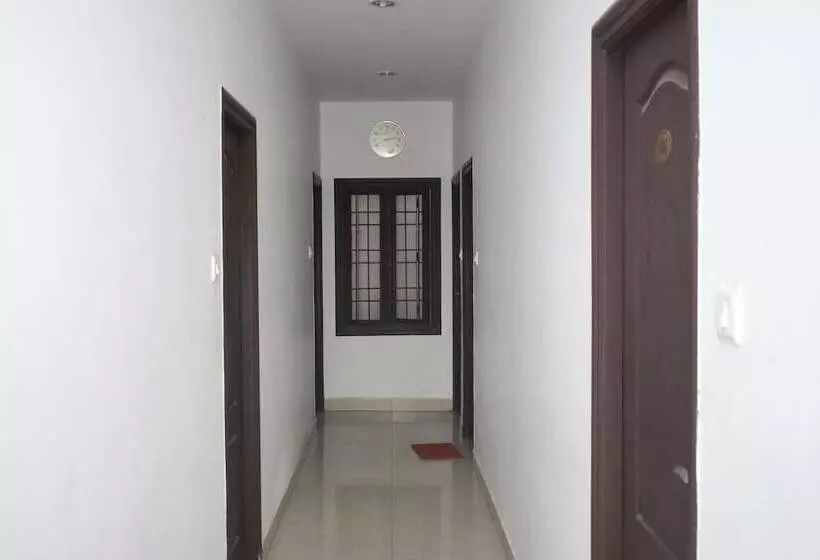Hotelli R.m Guest House