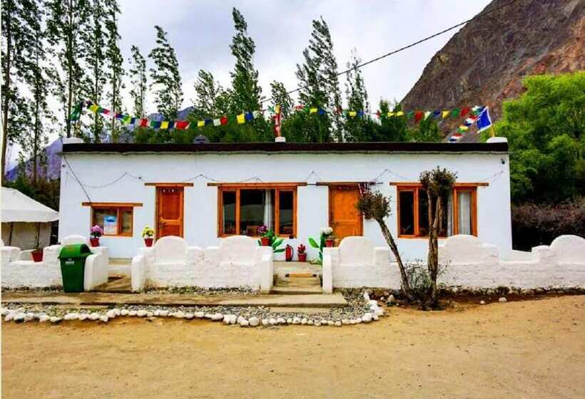 Hotel Tih Alpenglow Camp   Nubra