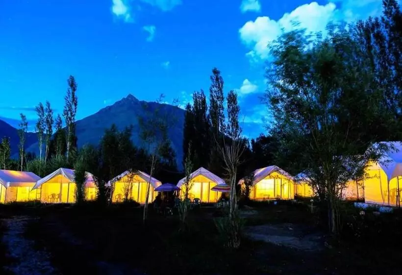Hotelli Tih Alpenglow Camp   Nubra