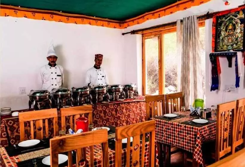 Hotelli Tih Alpenglow Camp   Nubra