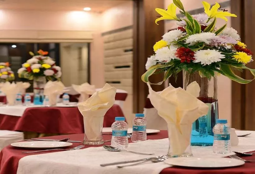 ホテル Glenview Resort Kasauli, A Member Of Radisson Individuals