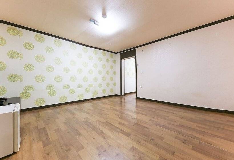 Motell Geumsan Tomato