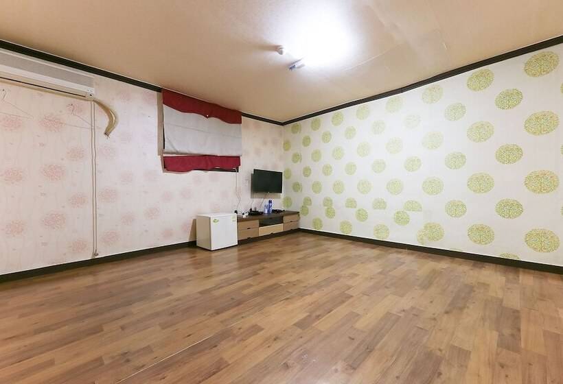 Motell Geumsan Tomato