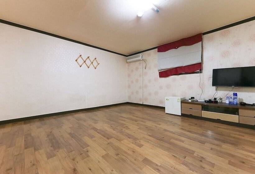 Motell Geumsan Tomato