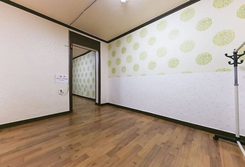 Motell Geumsan Tomato