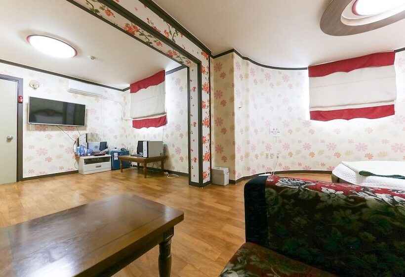 Motell Geumsan Tomato