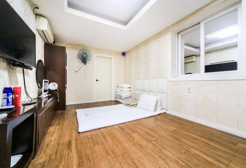 Motel Tongyeong Shilla