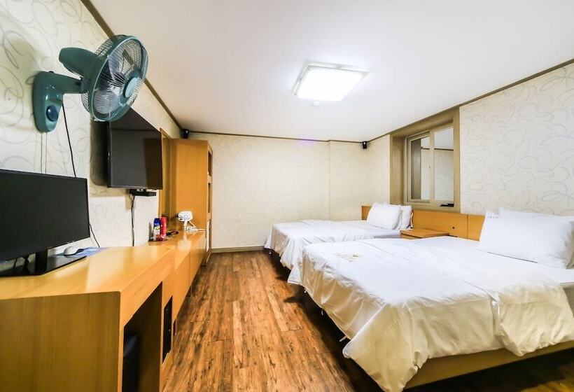 Motel Tongyeong Shilla
