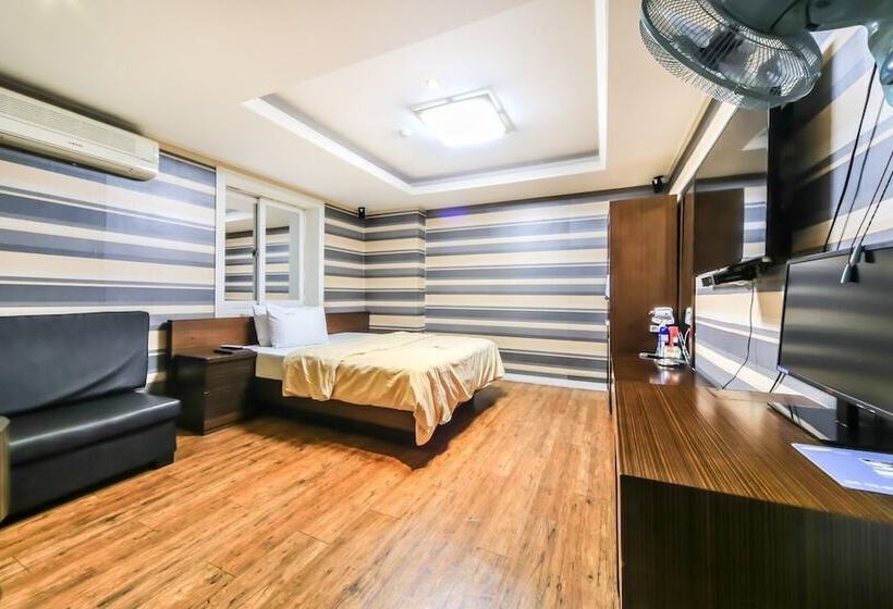 Motel Tongyeong Shilla