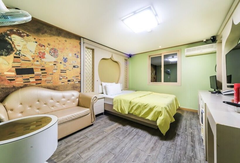 Motel Tongyeong Shilla