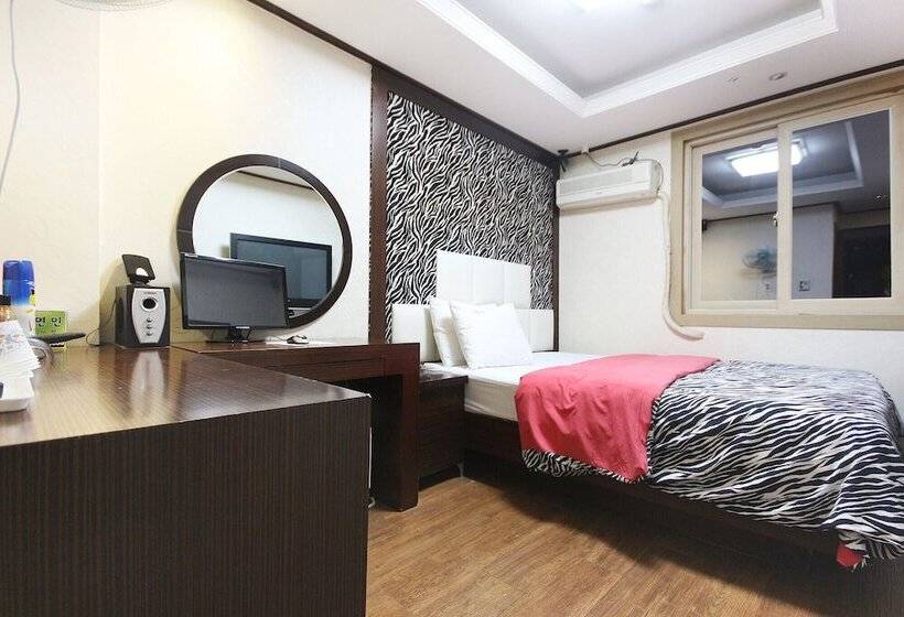 Motel Tongyeong Shilla