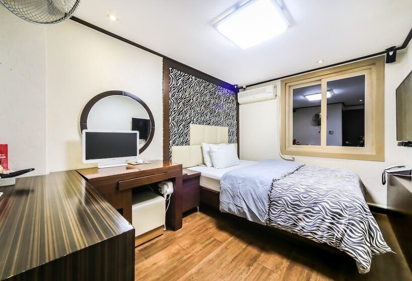 Motel Tongyeong Shilla