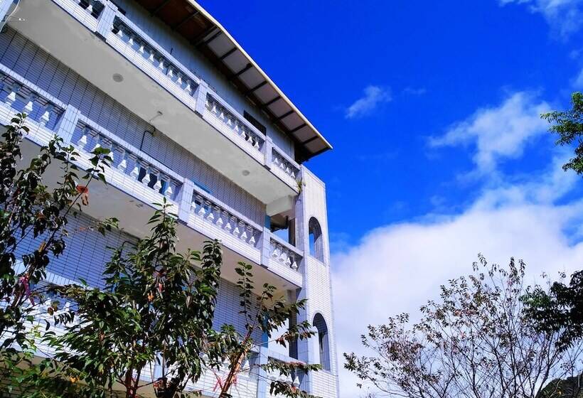 تختخواب و صبحانه 儷福花園山莊lifu Garden Inn