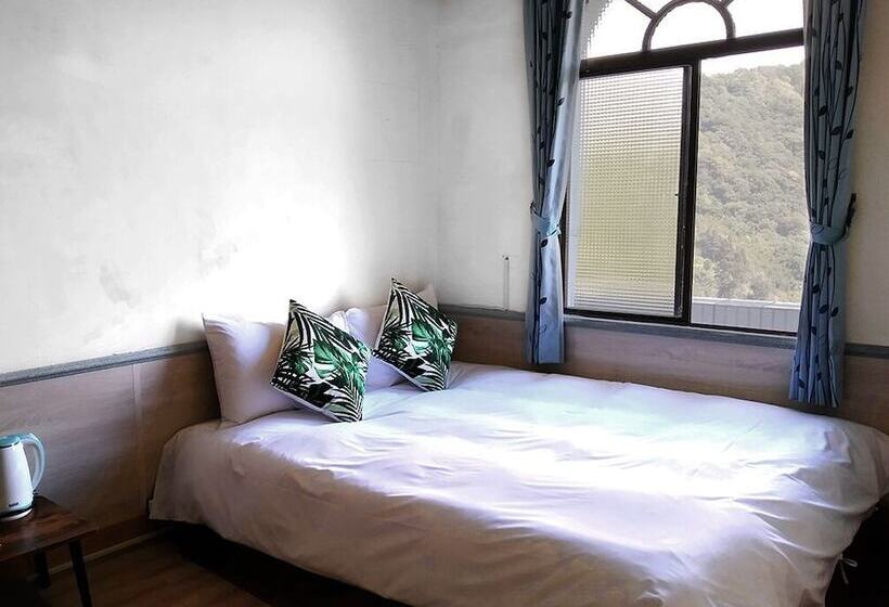 تختخواب و صبحانه 儷福花園山莊lifu Garden Inn