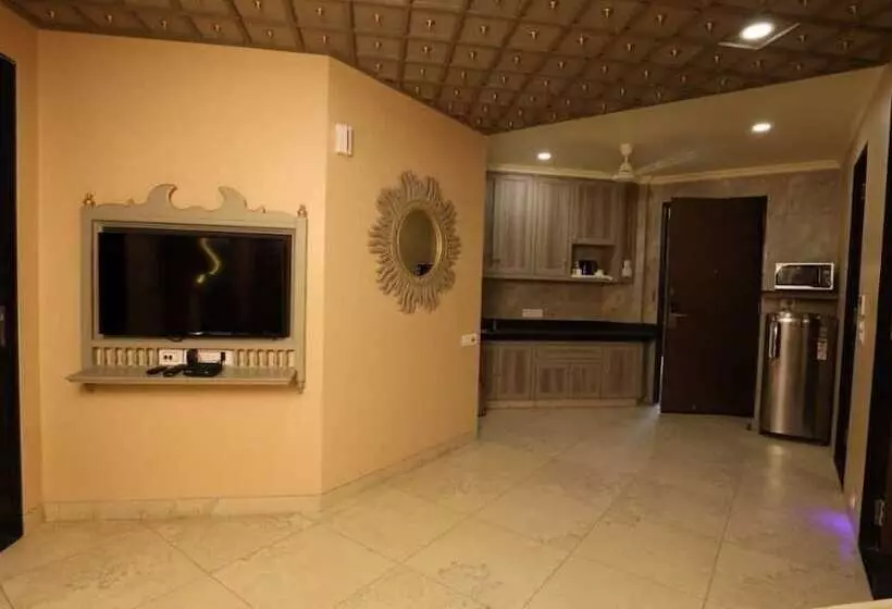 Hotelli Neonz Resort & Club