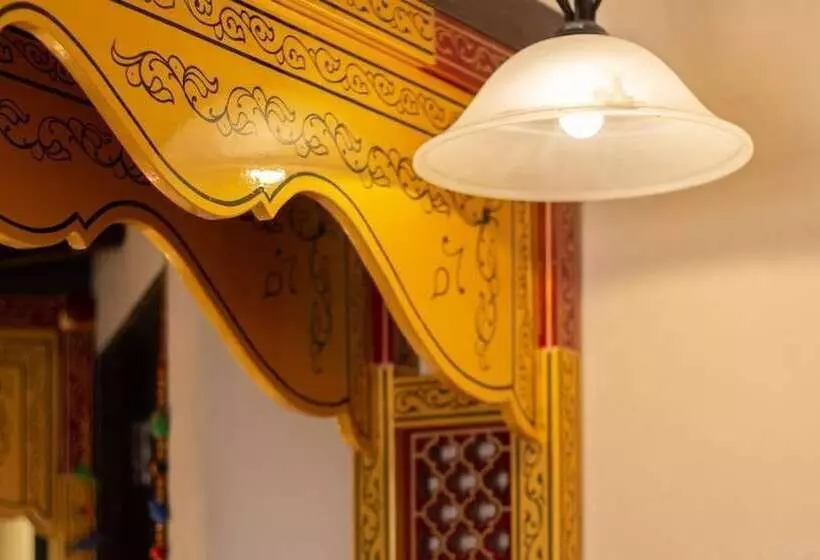 Hotelli Neonz Resort & Club