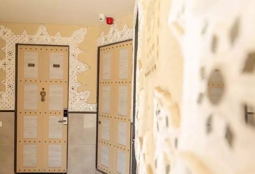 Hotelli Neonz Resort & Club