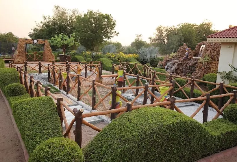 Hotelli Neonz Resort & Club