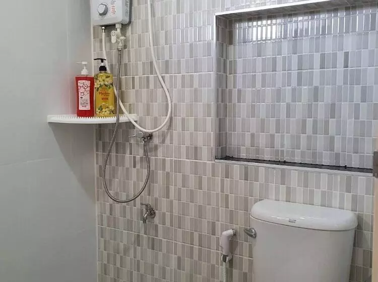 Hotelli Samutsakorn Apartment