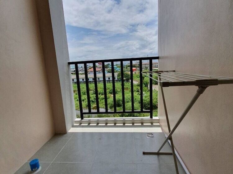 호텔 Samutsakorn Apartment