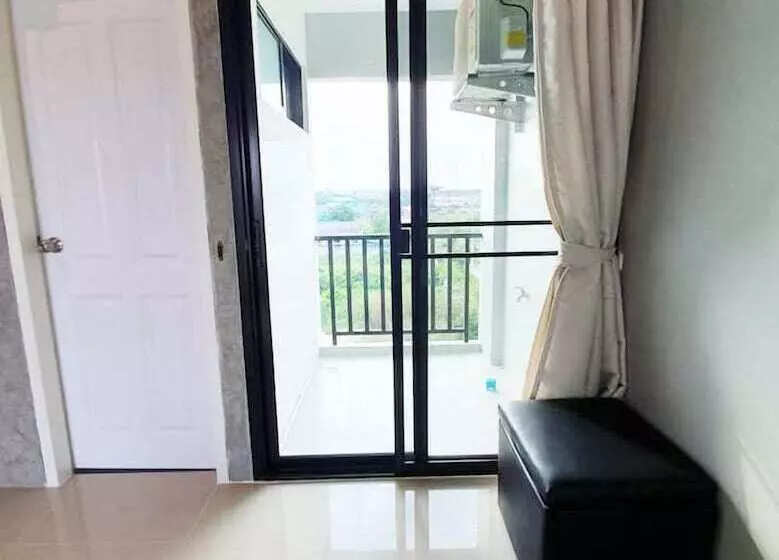 Hotelli Samutsakorn Apartment
