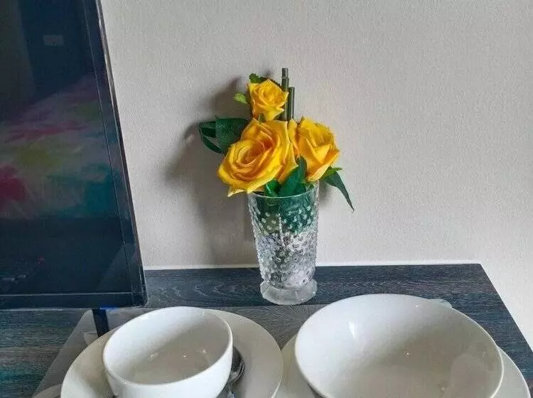 Hotelli Samutsakorn Apartment