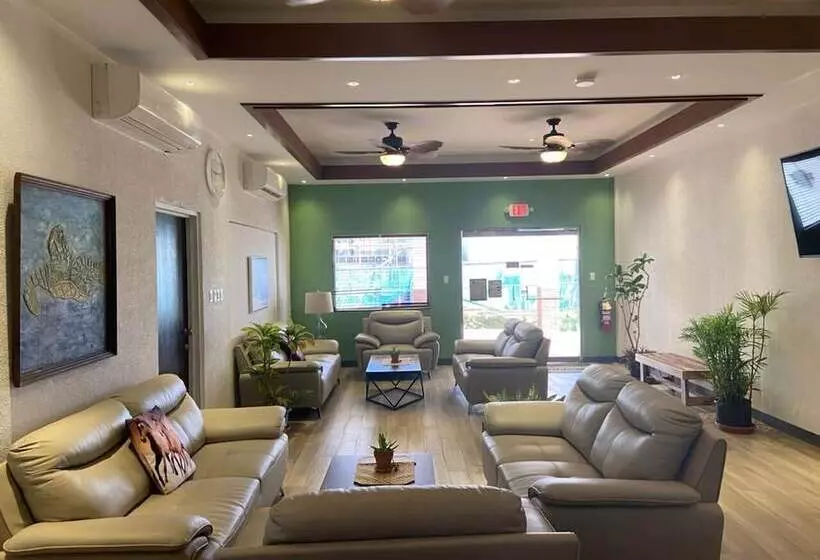 هتل Tinian Western Lodge