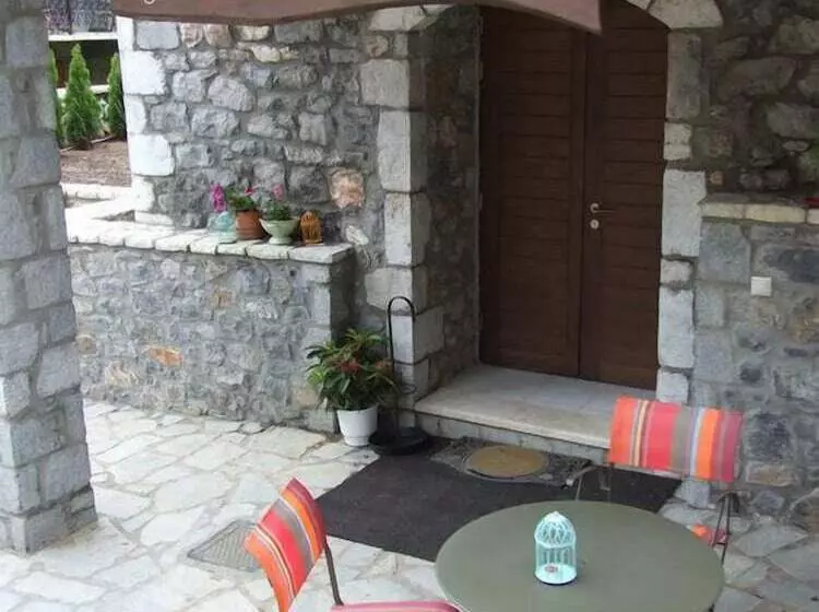 ホテル Tsarbou Guesthouse